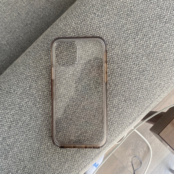 iPhone 12 Otterbox Symmetry Clear - Picture 3 of 5